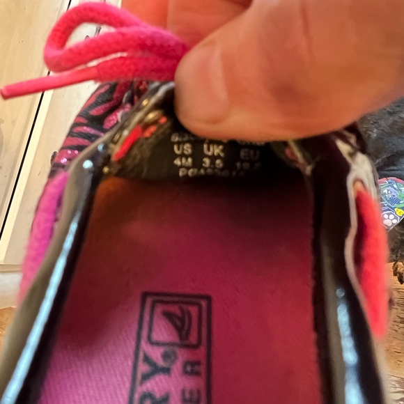 Little girl hello kitty vans size 5 - Picture 5 of 5